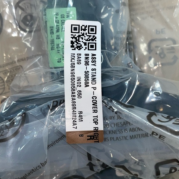 Samsung tv legs. Part number BN96 - Picture 3 of 6